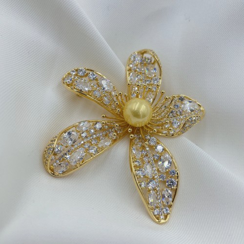 Delicate gold pin