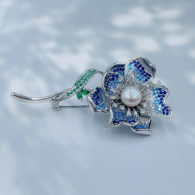 Delicate Flower pin